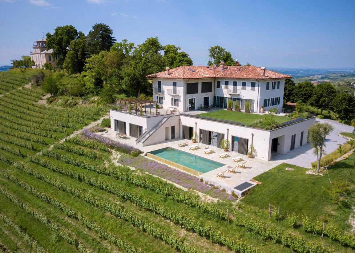 dai-gresy_agriturismo_langagood-trips_Drone_Agri_Struttura_Piscina_Vigna_VG.jpg