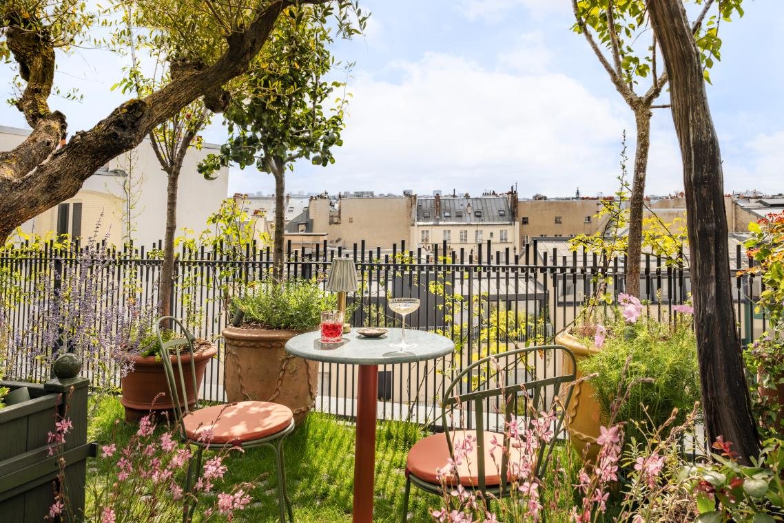 FAN_Bar Sur Le Toit_interieus_terrasse©Jerome Galland1.jpg