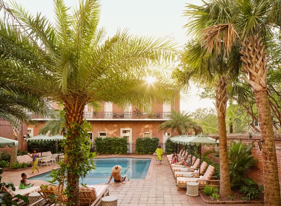 hotel-st-vincent_good-trips-Pool-Full.jpg